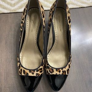 Adrienne Vittadini Leopard Print Wedges with black patent size 9